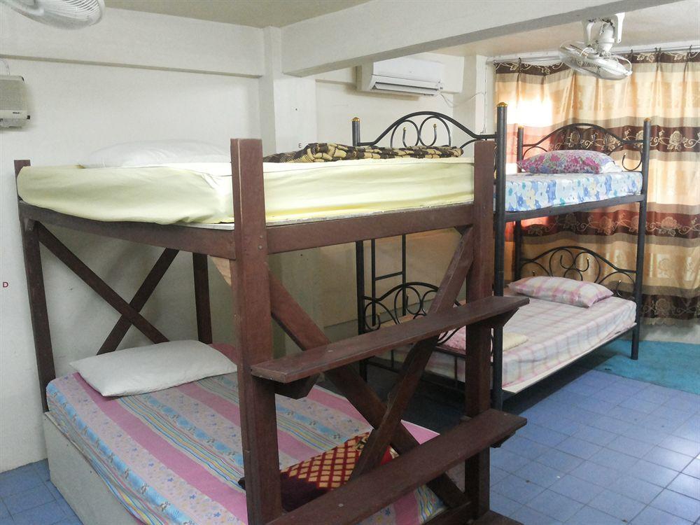 Q6 At 6 Hostel Bangkok Buitenkant foto