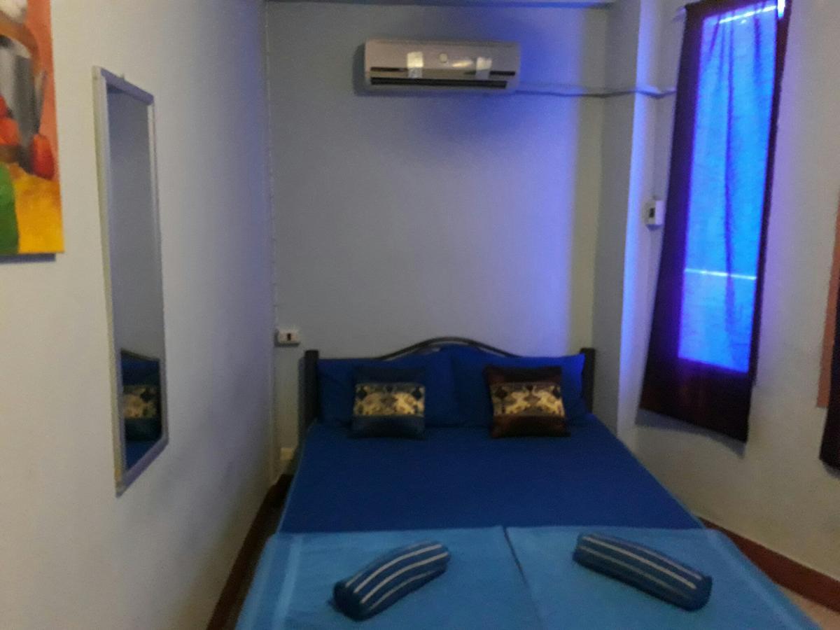Q6 At 6 Hostel Bangkok Buitenkant foto